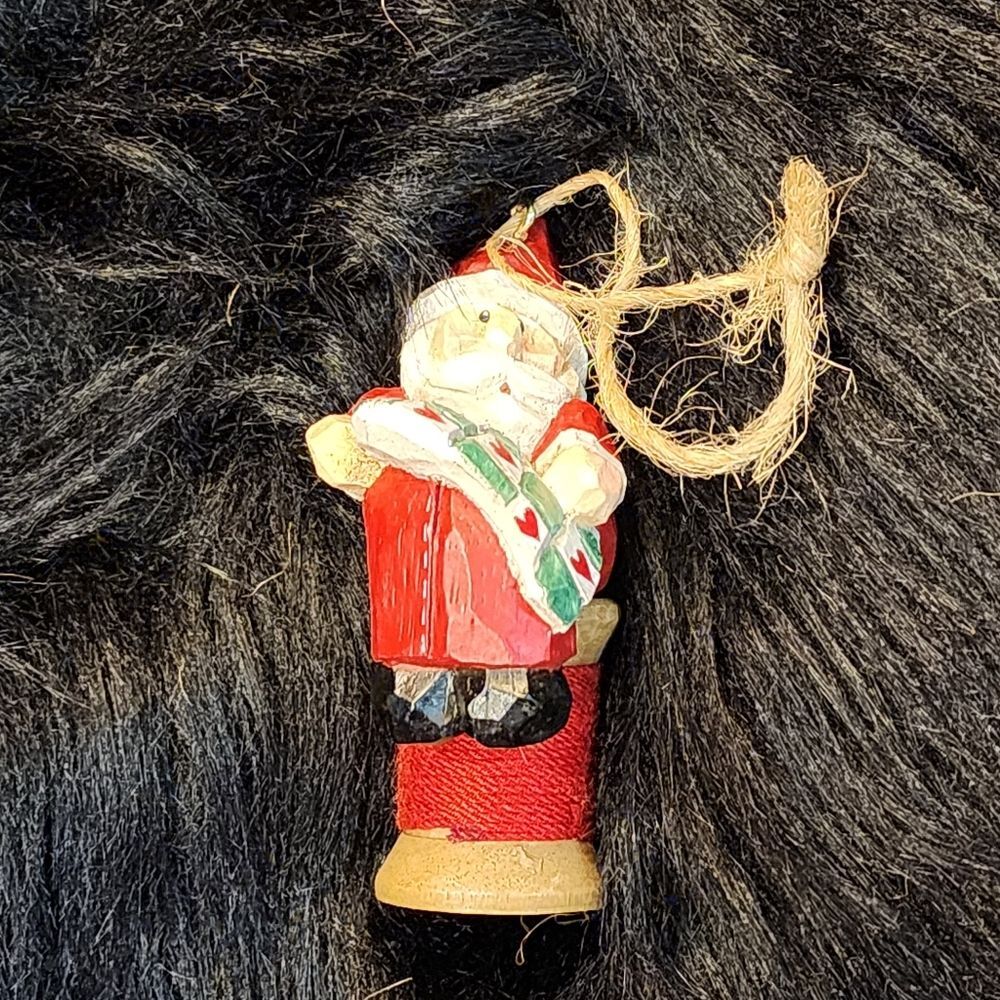 Eddie Walker Midwest of Cannon Falls Santa & Quilt on Spool of Thread Ornament